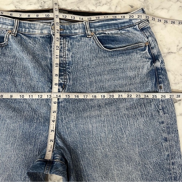 Torrid Blue Tapered Straight Leg Relaxed Fit Jeans with Vintage Appeal Size 24 - Picture 5 of 9